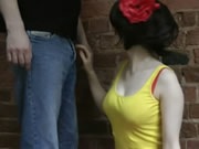 Boquete de senhora bonita e punheta na frente da parede