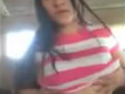Menina malaia se masturba na frente da câmera