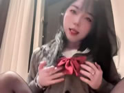 Bonito asiático menina de seda cueca provocando